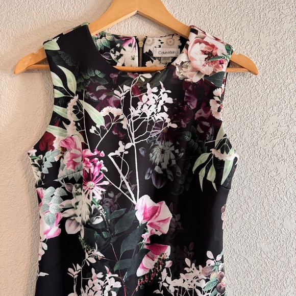 Calvin Klein Black Floral Sheath Henley Polyester/Spandex Blend Dress Sz 4 EUC - Picture 4 of 7